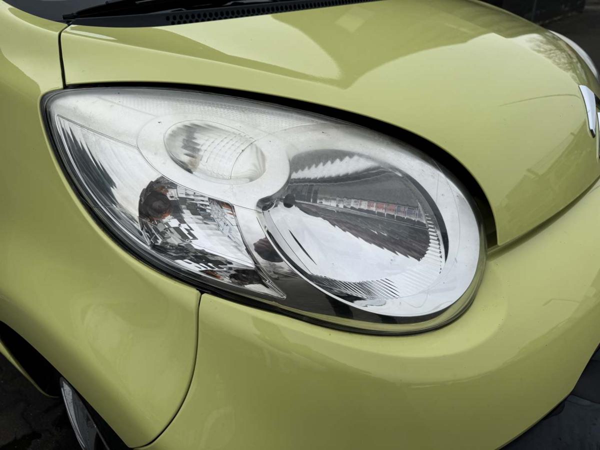 Citroen C1 original Scheinwerfer vorn rechts Halogen oberhalb vergilbt Bj.2007